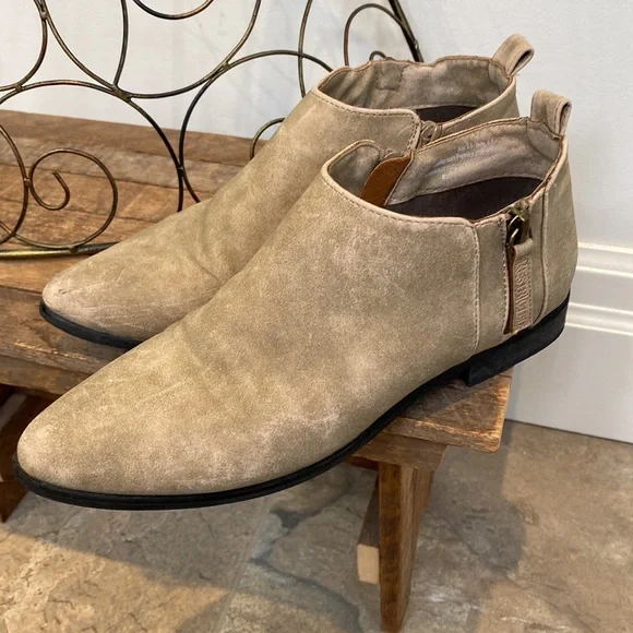 Restricted Booties - Picture 3 of 11